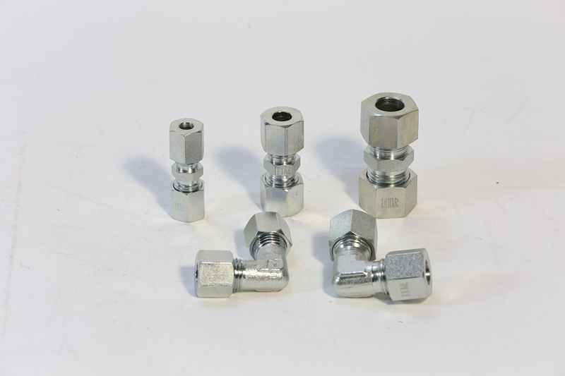 Adapter with nut and cutting ring